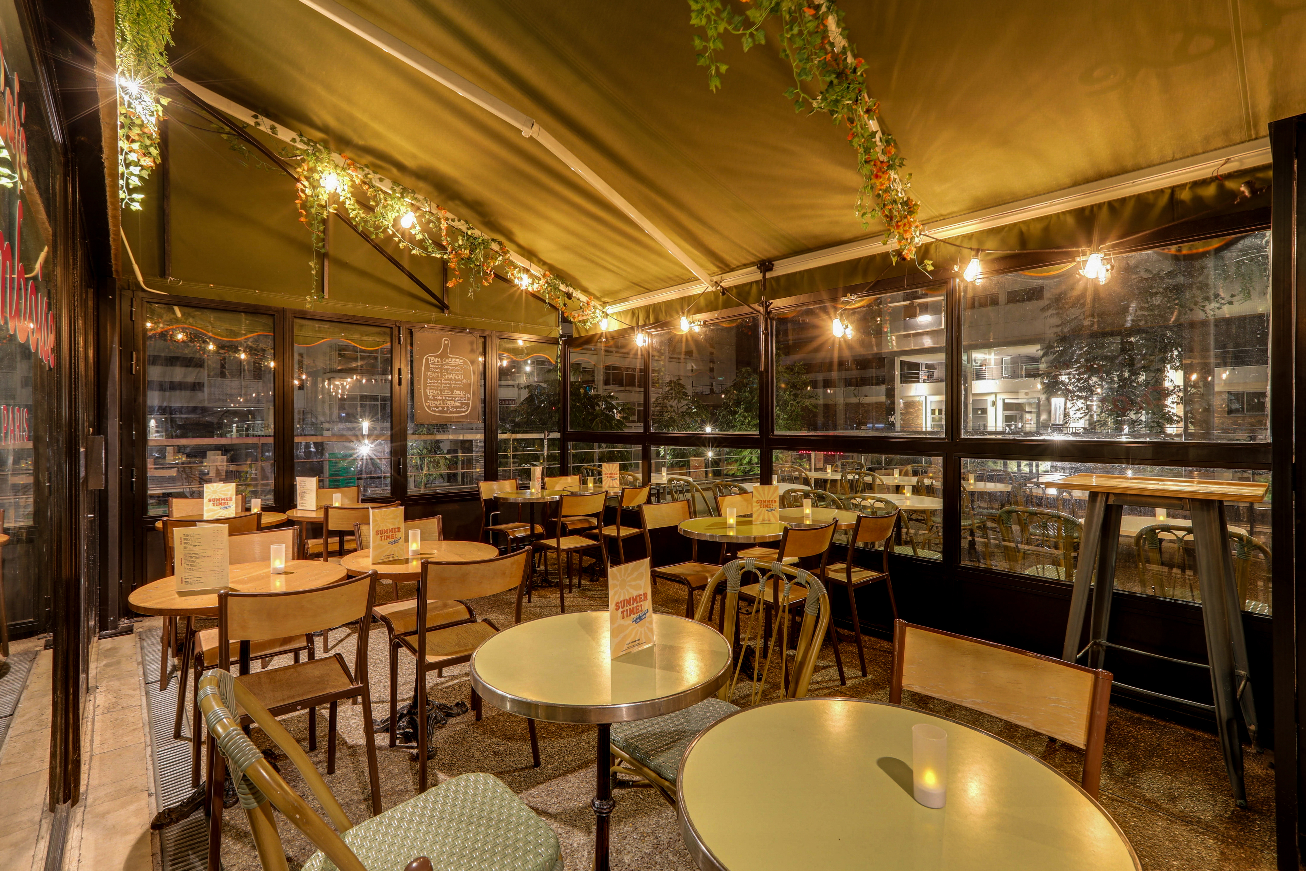 Terrasse du Café Framboise rue de la Glacière
