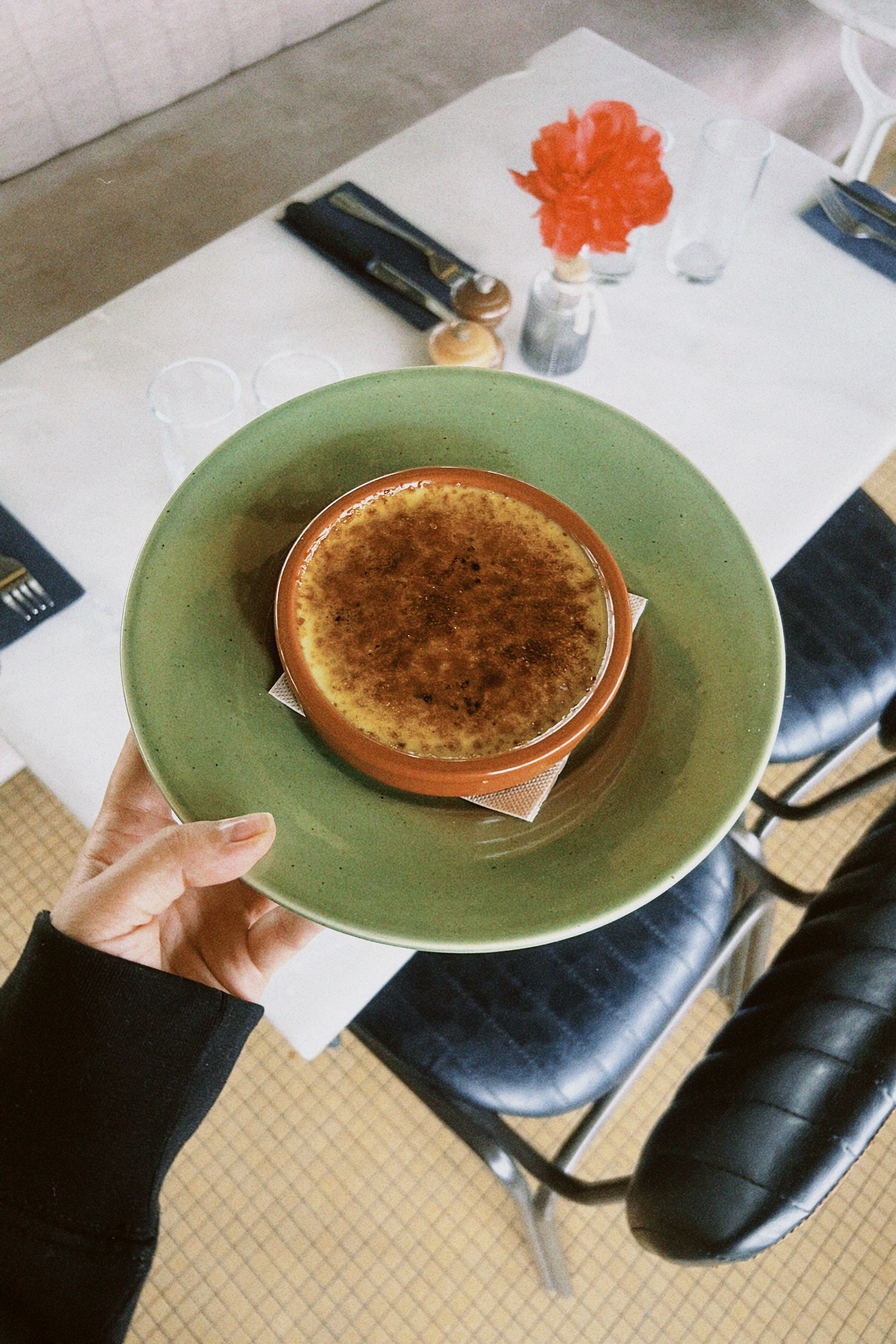 Salle chaleureuse de la brasserie Café Framboise à Paris 13e