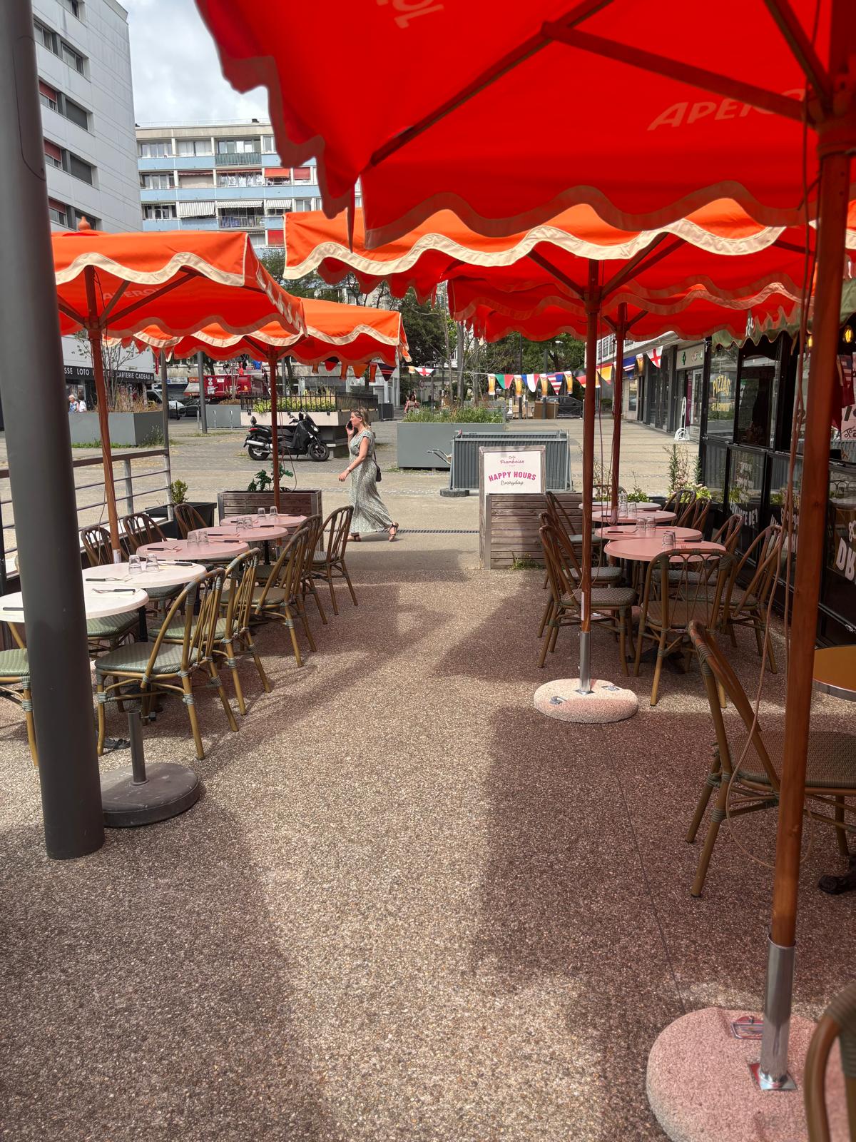 Ambiance conviviale du Café Framboise
