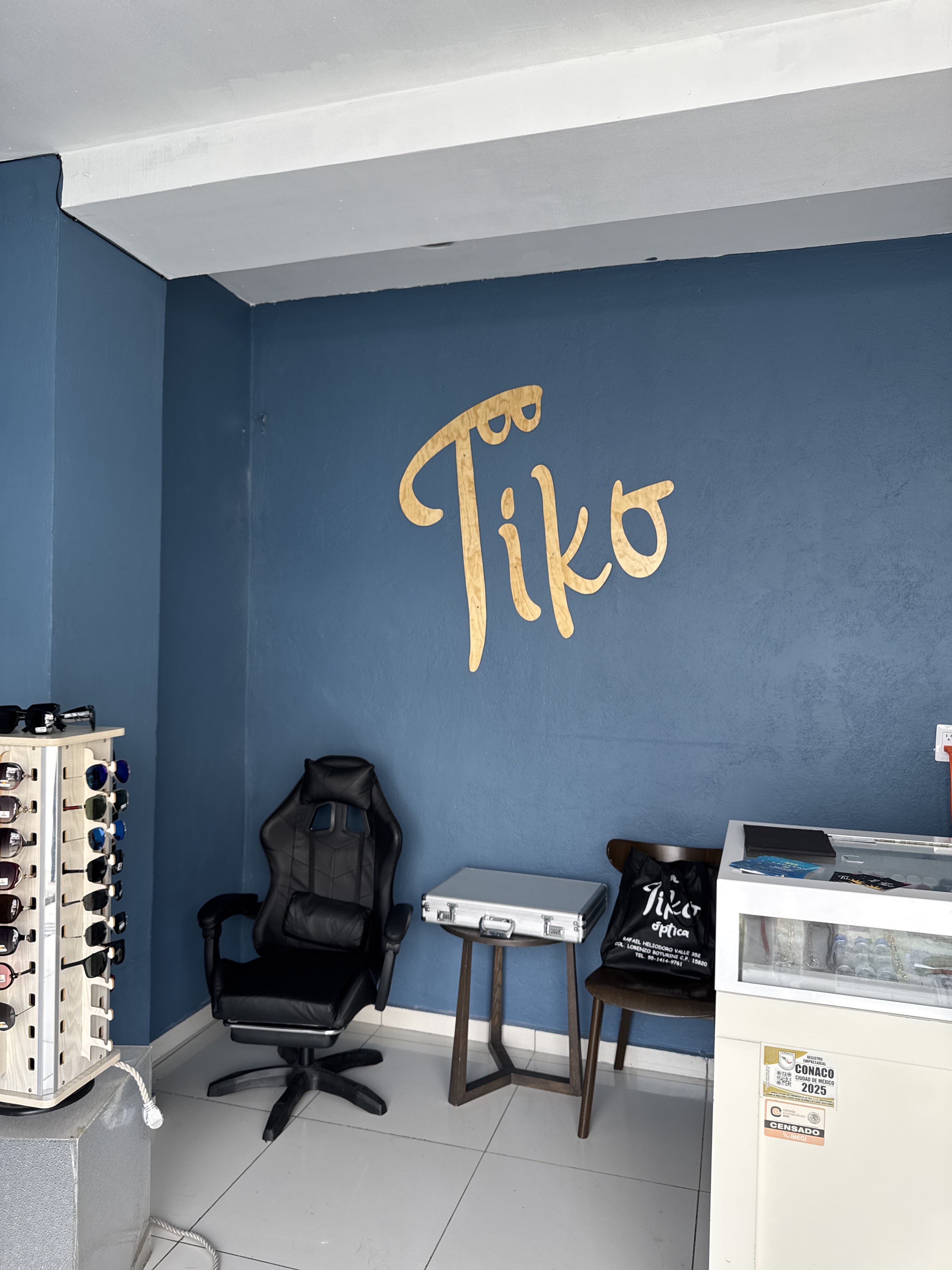 Vitrina con distintos estilos de armazones