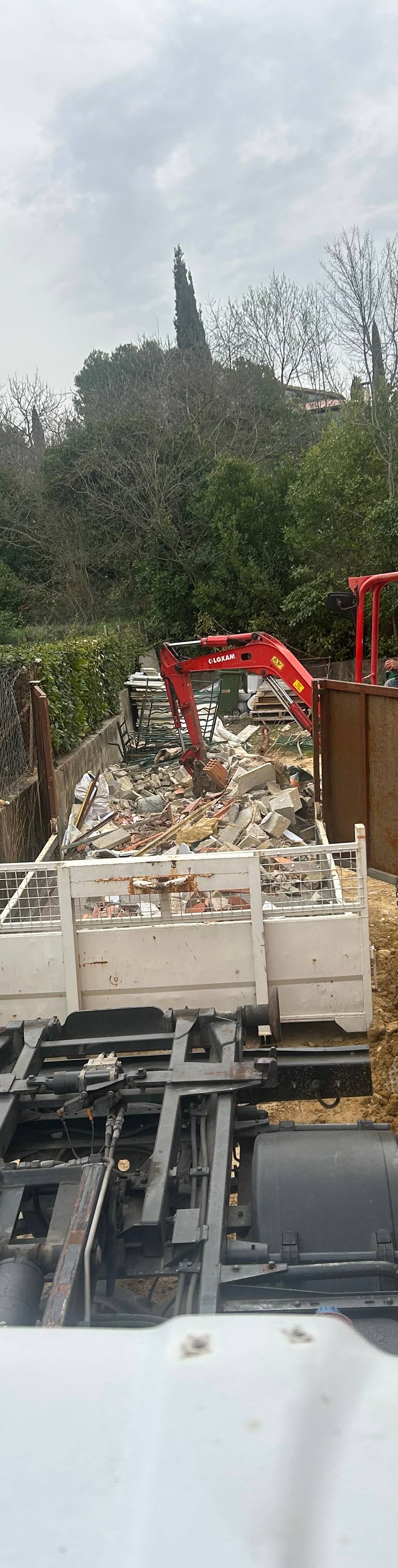 Chantier de terrassement avec benne Le Roy Rose-Marie