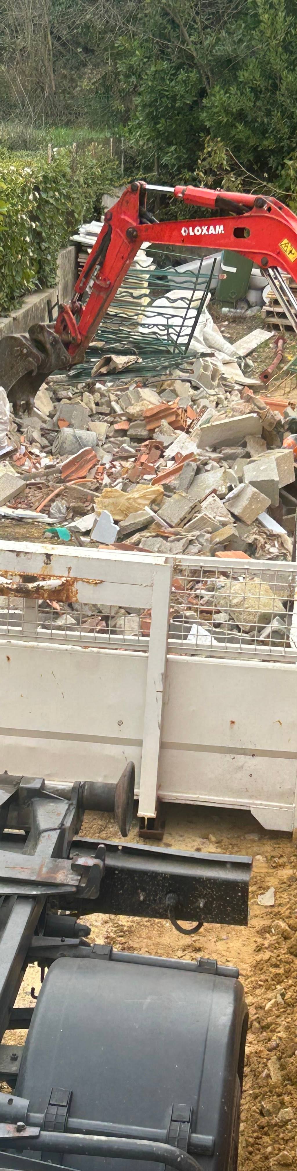 Reprise de benne pleine sur un chantier de l'Hérault