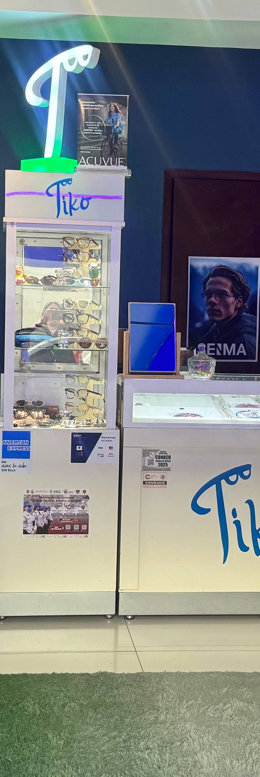 Vista amplia del local de la óptica en la Cdmx